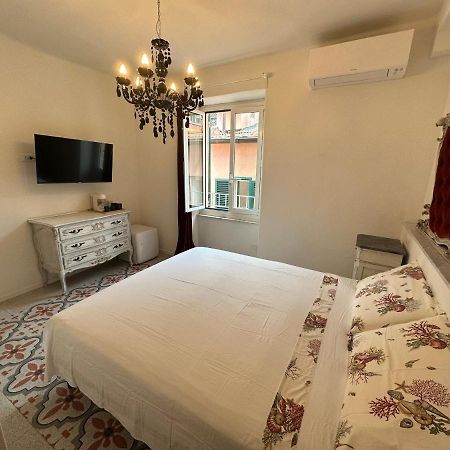 Elegante Stanza Rossa Mottino23 Bed and Breakfast Lerici Eksteriør billede