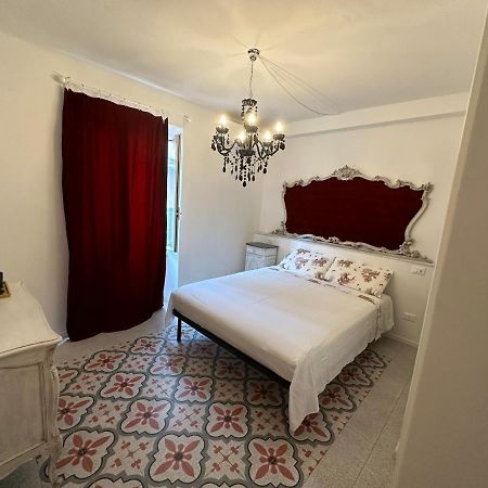 Elegante Stanza Rossa Mottino23 Bed and Breakfast Lerici Eksteriør billede